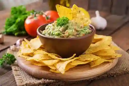 Nachitos Artesanales con Guacamole